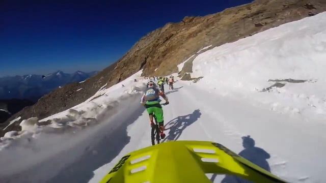 Megavalanche. Спуск по леднику на велосипедах! смотреть онлайн
