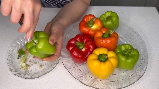 Долма из виноградных листьев в перцах! Bibər içi Yarpaq dolması! Yaprak sarmalı biber! смотреть онлайн