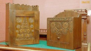 Народная резная и расписная мебель из дерева