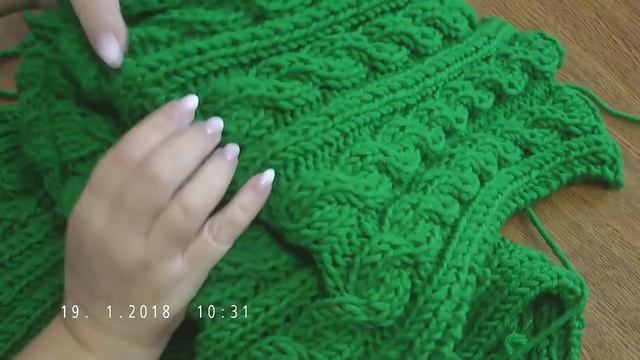 Кардиган спицами с вязанной меховой отделкой