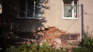Обрушение части стены дома по улице Горького 129 в Калининграде