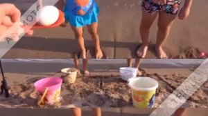 Яйцо челлендж на море Задания с яйцами на приз Жарим страусиное яйцо на костре Кормим собачку яйцам