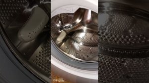 Затяжки на вещах после стирки в стиральной машине.