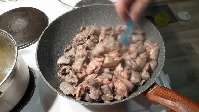 Куриные потроха в сметане #кухнябородача #куриныесердечки #куринаяпечень #куриныежелудки