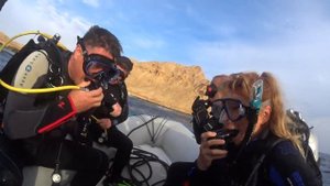 Что будет, если бутылку с воздухом опустить под воду на глубину 30м.