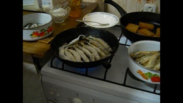Жизнь простых людей в деревне. ГОТОВЛЮ: Мойва жаренная и гренки из хлеба