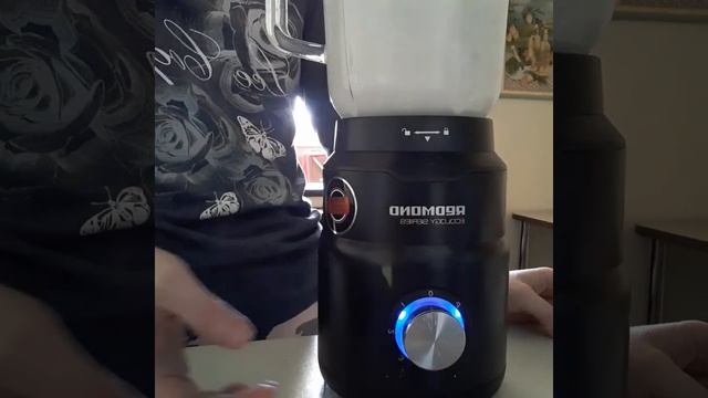 Блендер Redmond RSB-3402 смотреть онлайн