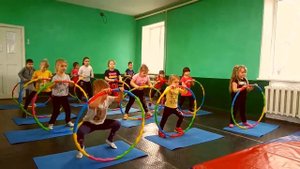 Детский фитнес - упражнения с обручем.
