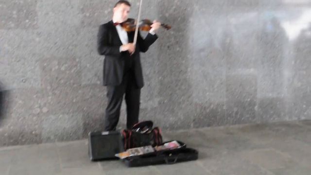 Вот что я увидела в московском подземном переходе... смотреть онлайн