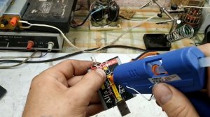 Супер-Простой фонарик на аккумуляторе своими руками  Собери сам!