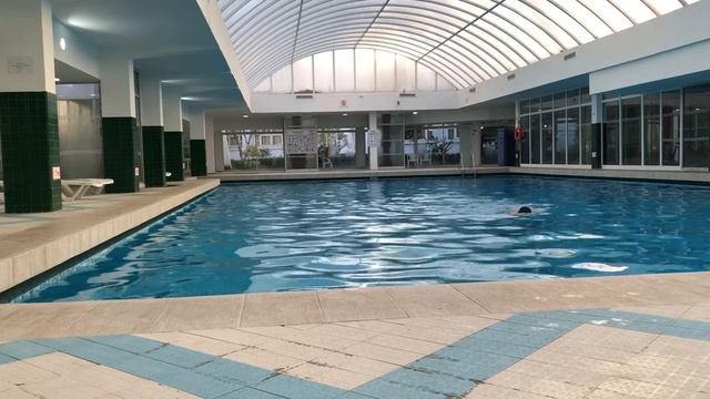 Swimming 40m Underwater In 25m Pool смотреть онлайн