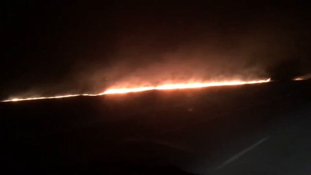 Пожар в Астрахани горят поля смотреть онлайн