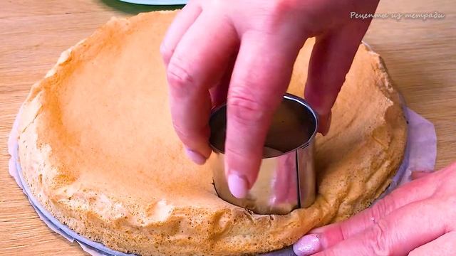 Бисквит на белках (ангельский бисквит) в виде пирожных в шоколадной глазури смотреть онлайн