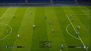 Как укрывать мяч корпусом в PES 2020 ?