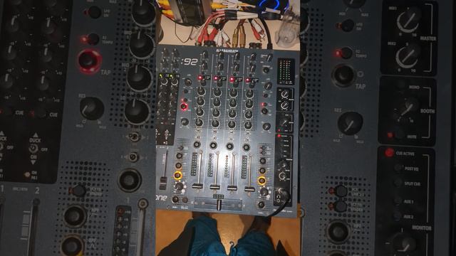 Allen Heath xone92 cracking noise