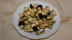 Салат из баклажан с фетой и помидорами