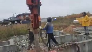 Погружение бетонных свай вибропогружателем РТС-15HFVS