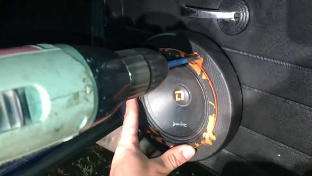 Замена штатной акустики в ВАЗ 2107 на DL Audio Barracuda 130 смотреть онлайн