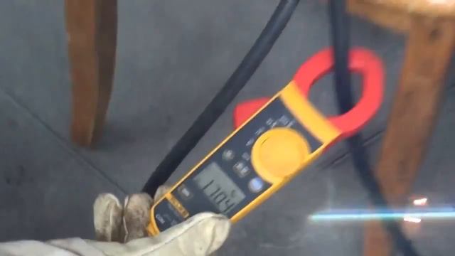 Тест сварочно инвертора Bestweld Best 210 напряжение 150В