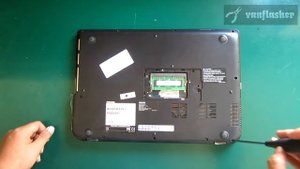 How to Remove and Replace Toshiba Satellite L40-A L40D Battery