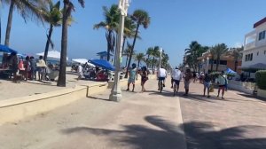 Как отмечают День независимости в США Hollywood broad walk Happy Independence Day July 4