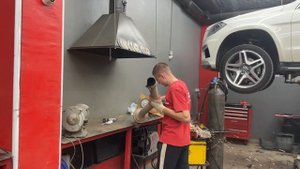 Замена универсальных катализаторов на Mercedes GL 350