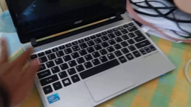 Duel Acer one 756 jadul vs Acer swift 3 i5 (gara gara SSD Baru) смотреть онлайн