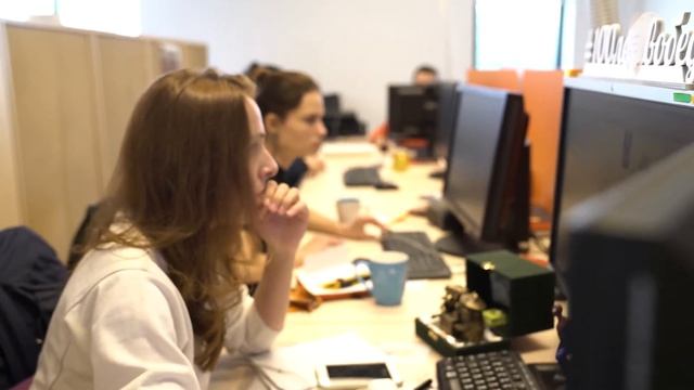 Видеотзыв сотрудников о работе в ADMOS. Каюмова Камилла.