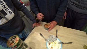 КАК ЖИВЁТ СЕЙЧАС ЁЛЫ - ПАЛЫ \ ОБЗОР И ДЕГУСТАЦИЯ ТУШЁНКИ ВСЕЙ БРИГАДОЙ