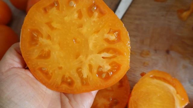 томат ОРАНЖЕВЫЙ ГИГАНТ ДМИТРИЕВА обзор плодов и дегустация смотреть онлайн