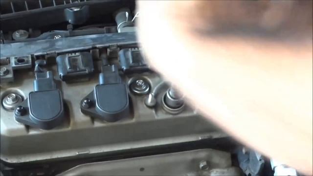 Honda Civic - TROCANDO VELAS DE IGNIÇÃO - Replacing the Spark Plug смотреть онлайн