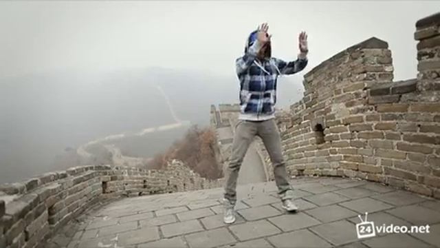 Танец под dab-step на Великой Китайской стене смотреть онлайн