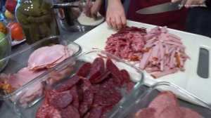 Салат с Колбасой и Соленым Огурцом. Майонезный Салат Рецепт. Салат Охотничий с Сыром и Колбасой