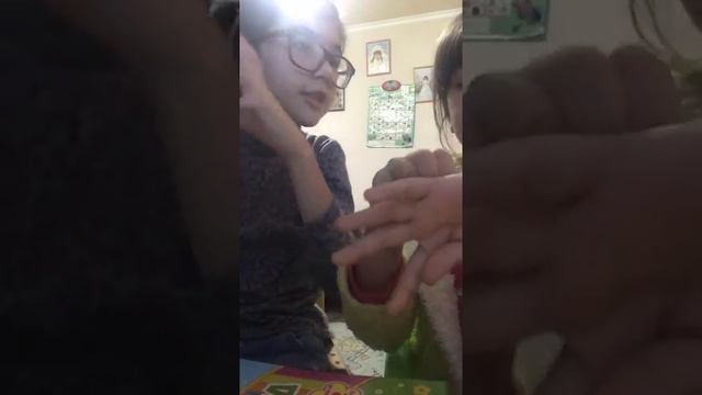 Стираем клей пва рук