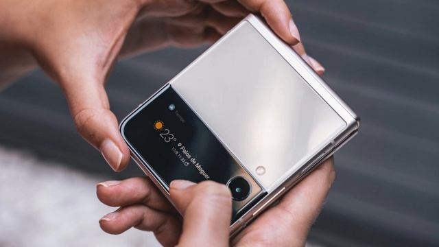 Samsung Galaxy Z Flip 4 смотреть онлайн