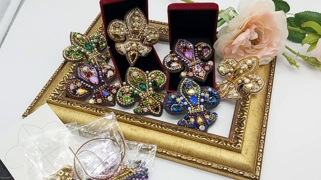 Коробочки с материалом+подробный МК по броши "Геральдическая лилия" смотреть онлайн