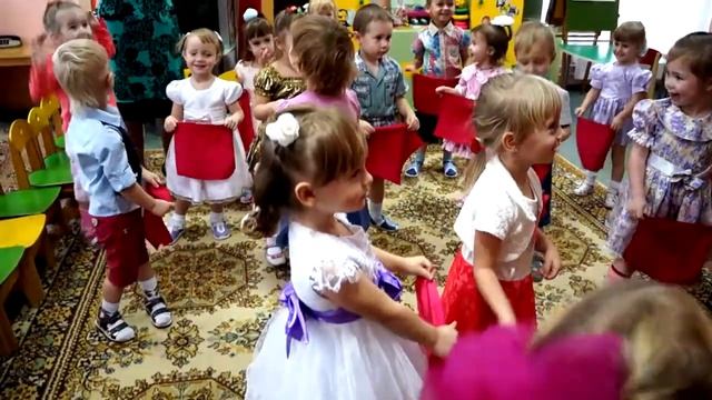 Игра для малышей. Прятки с платочками смотреть онлайн