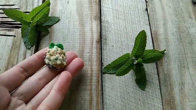 Брошь крючком