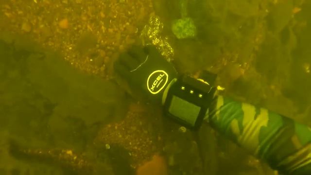 Нашёл телефон под водой!!! ЛУЧШИЕ НАХОДКИ смотреть онлайн