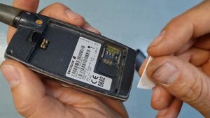 How to put a Sim card in an Ericsson T29s mobile phone / Cell ?????