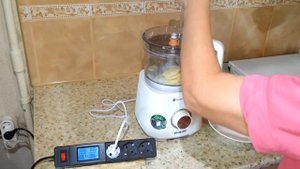 Кухонный комбайн Philips HR7520/00. Нарезка ломтиками