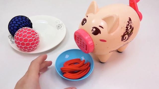 Вкусное видео l СДЕЛАЙ сам радужную лапшу Playdoh с шариками