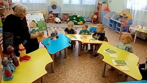 Занятия с детьми раннего возраста по сказке "Катился колобок по дорожке"