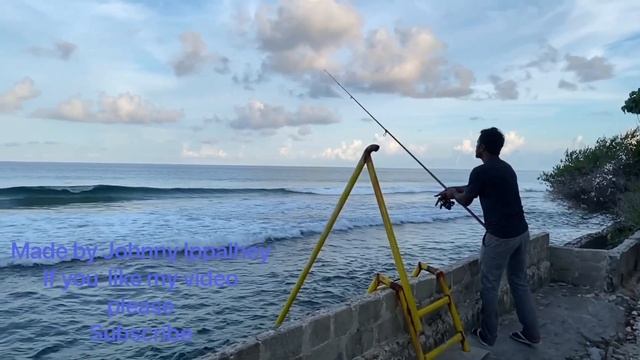 Popping in Maldives GT jack fish in island life смотреть онлайн