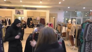 ПРОДАВЦЫ ЗАПРЕЩАЮТ СНИМАТЬ / БОРЗАЯ ОХРАНА В ТЦ / ПОКУПАТЕЛЕЙ ХОТЯТ ВЫКИНУТЬ.