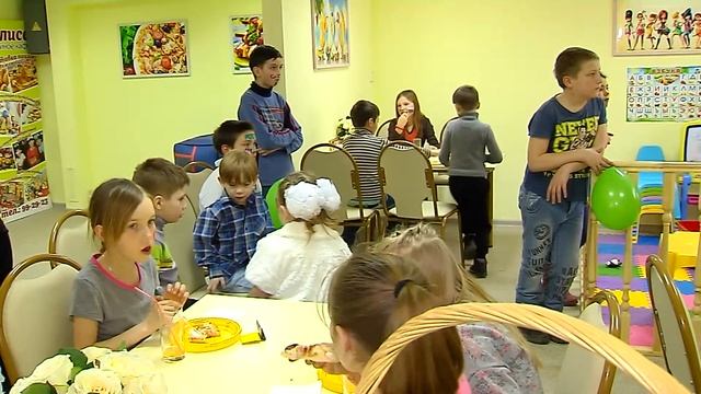 Сюжет: семейное кафе в поселке Мурмино смотреть онлайн