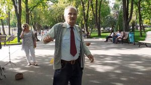 А ПОЕЗД ТИХО ЕХАЛ НА БЕРДИЧЕВ!?/ПОЮТ ЕЛЕНА И КОСТЯ/ТАНЦЫ В САДУ ШЕВЧЕНКО ХАРЬКОВ МАЙ 2021