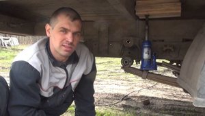 Почему сломалась серьга задней рессоры? Замена сайлентблока.  История одной Газели.  Выпуск 10.