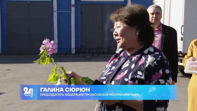 Врачи скорой помощи принимают поздравления смотреть онлайн