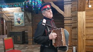 Гармонист Алексей Медведев с песне "Ландыши"